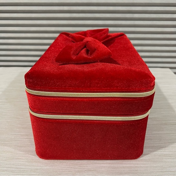 Estee Lauder Makeup Case - Picture 6 of 8